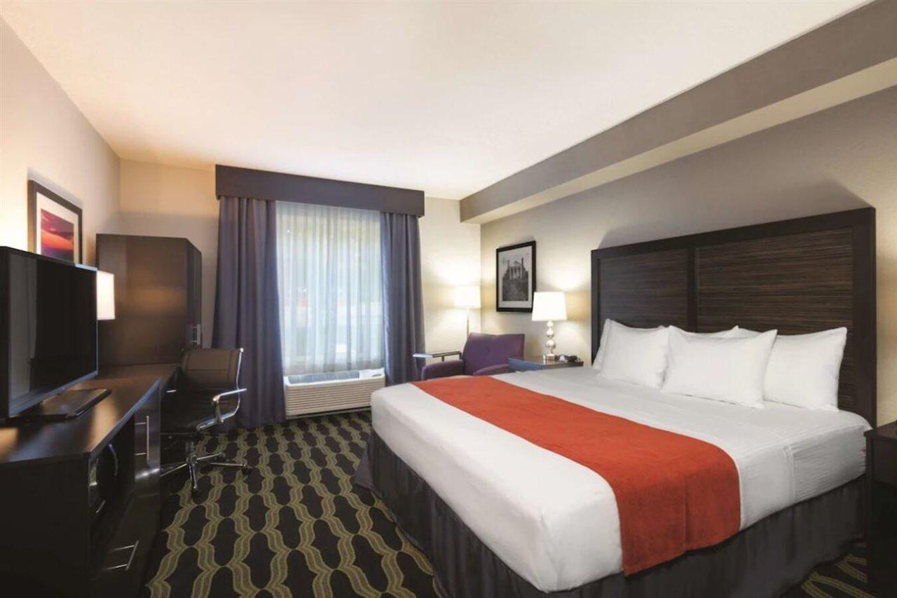 La Quinta By Wyndham Lynchburg At Liberty Univ. Hotel Bagian luar foto
