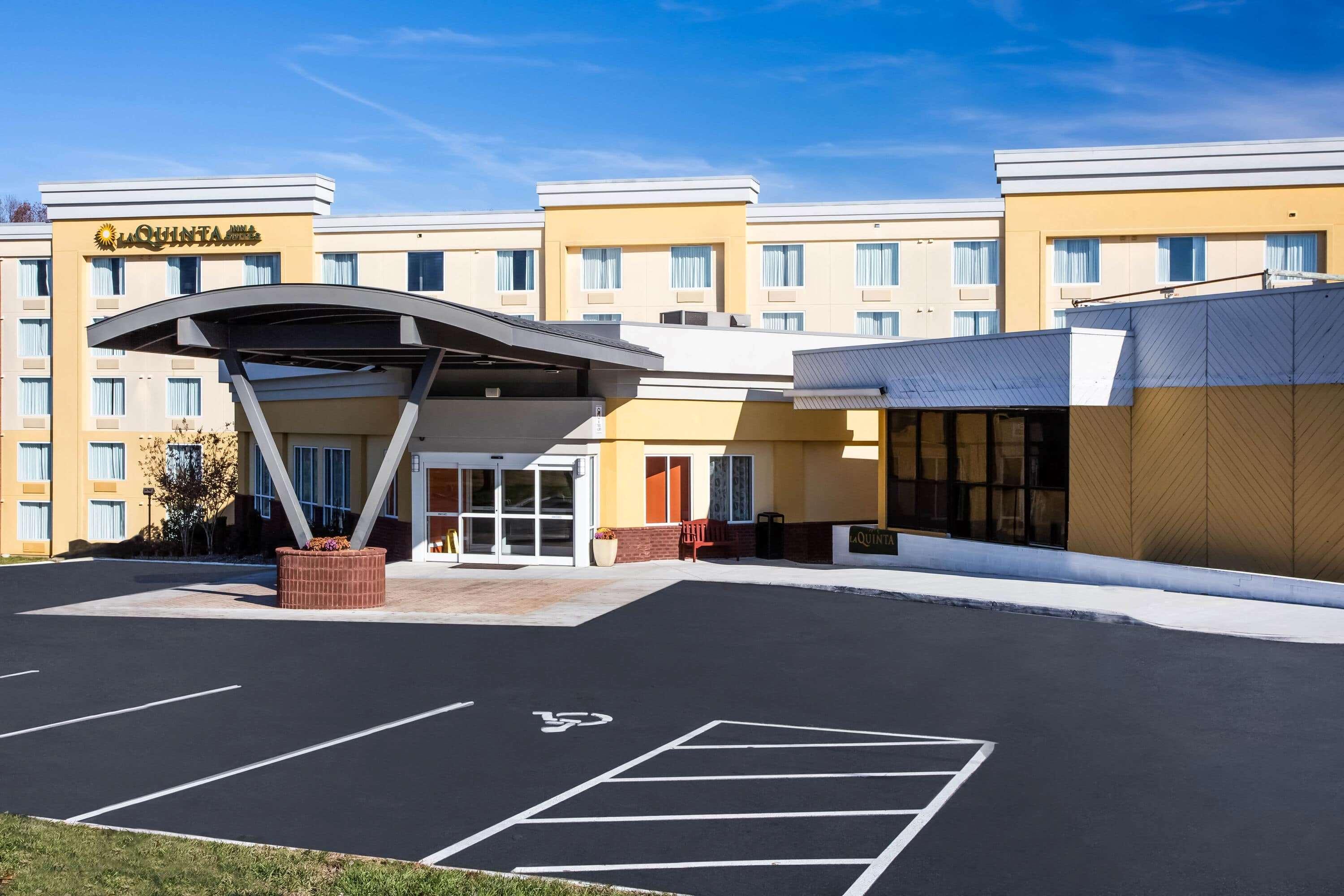 La Quinta By Wyndham Lynchburg At Liberty Univ. Hotel Bagian luar foto